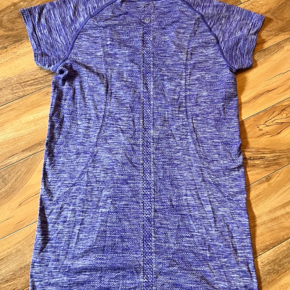 LULULEMON Short sleeved Swiftly in Bruised Berry - Picture 2 of 2